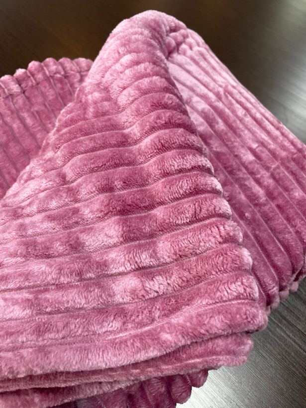 پتو مسافرتی نسبتا سنگین طرح کرکره ای دونفره ابریشمی از برند لاویتا