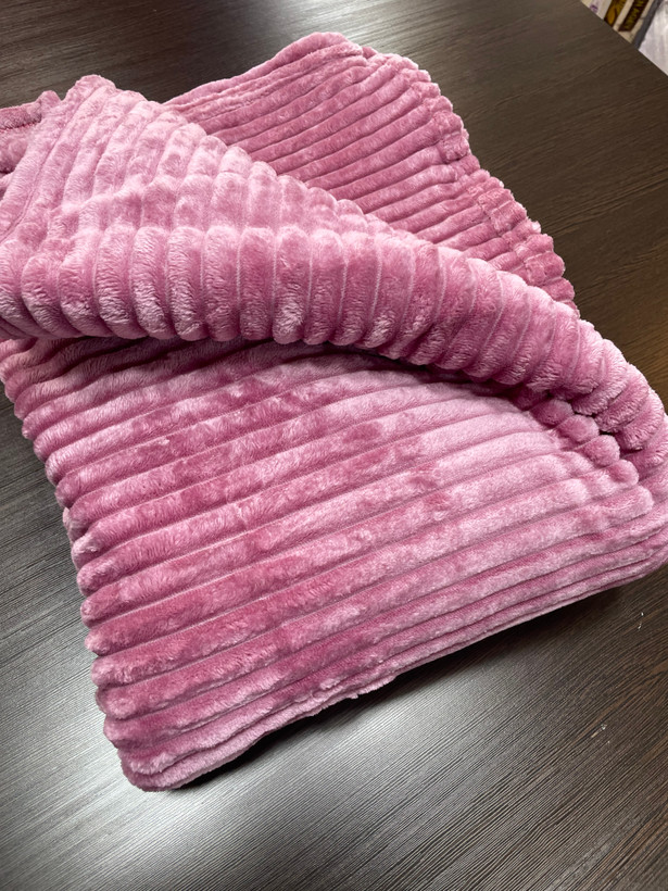 پتو مسافرتی نسبتا سنگین طرح کرکره ای دونفره ابریشمی از برند لاویتا