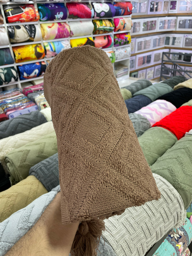 💯 شال مبل بافتنی طرحدار – زیبایی و گرما را به خانهتان بیاورید